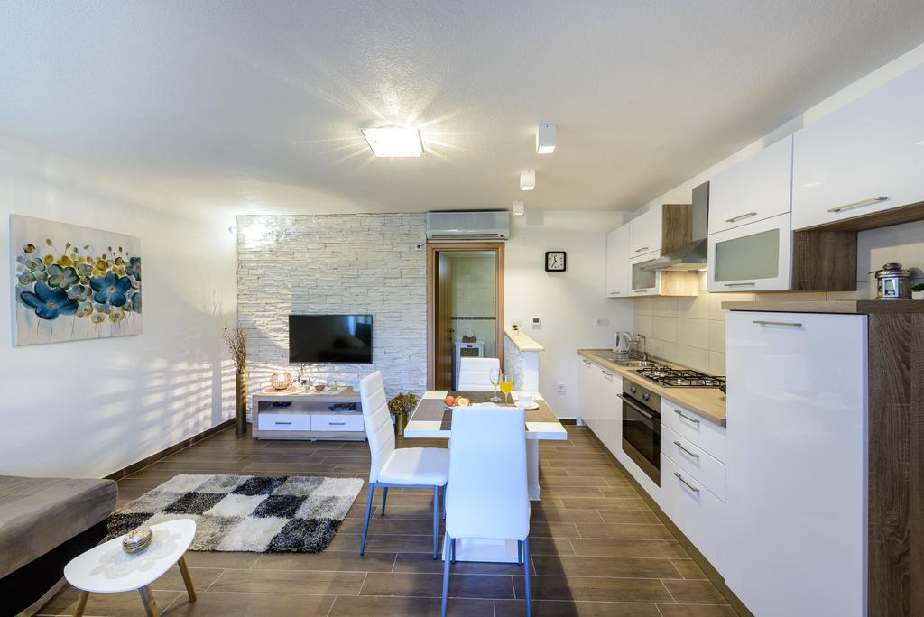 Apartment Mistral - Cosy Apartment With Sea View Molunat Kültér fotó